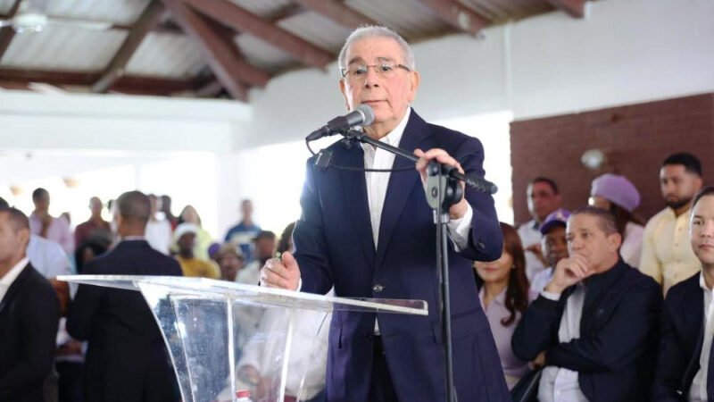 Dice Danilo Medina que dejó el país sin apagones