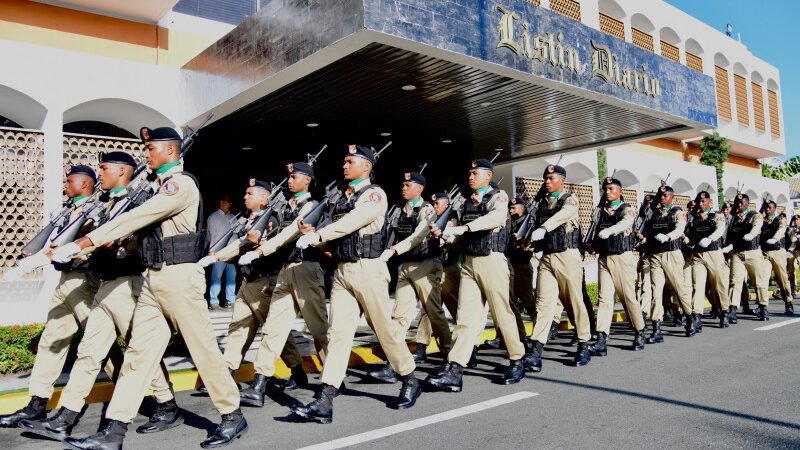 Retiros y  ascensos de rango a más de 6,500 militares