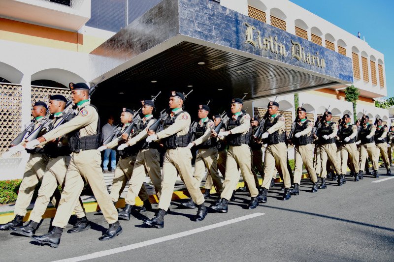 Retiros y  ascensos de rango a más de 6,500 militares