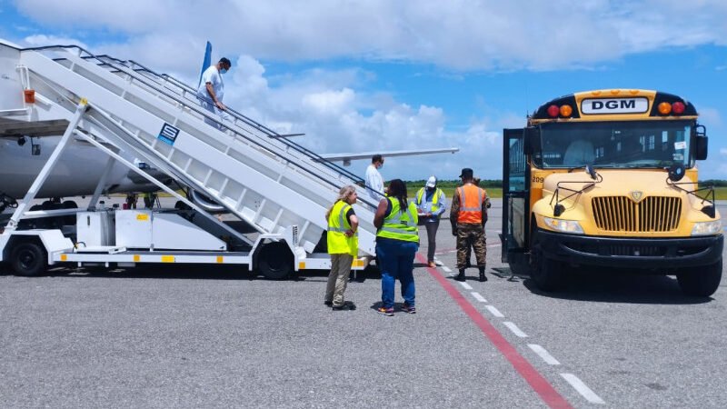 Ciento veinticinco dominicanos repatriados de Estados Unidos llegan al país