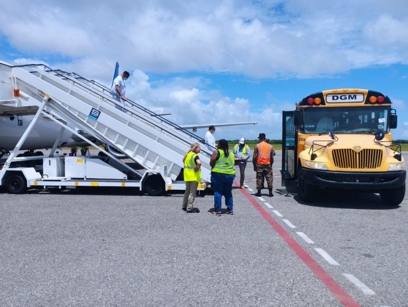 Ciento veinticinco dominicanos repatriados de Estados Unidos llegan al país