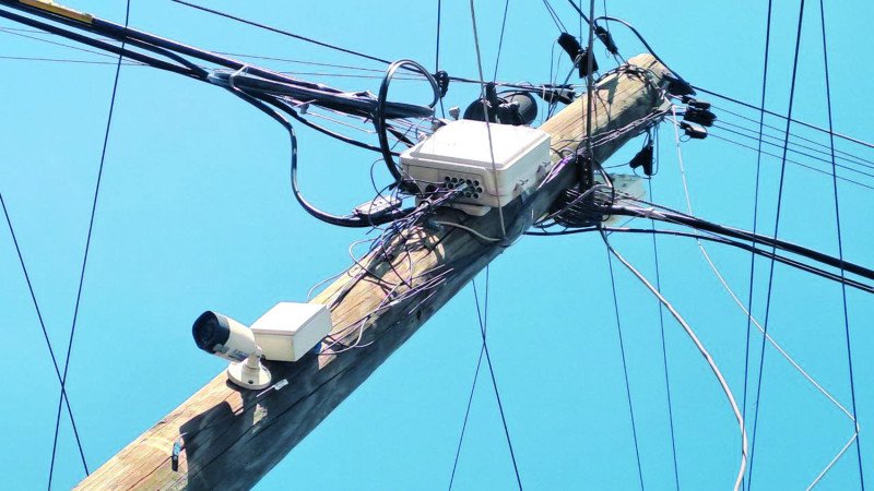 Vigilan a policías en Ocoa mediante cámaras de seguridad en los postes de energía