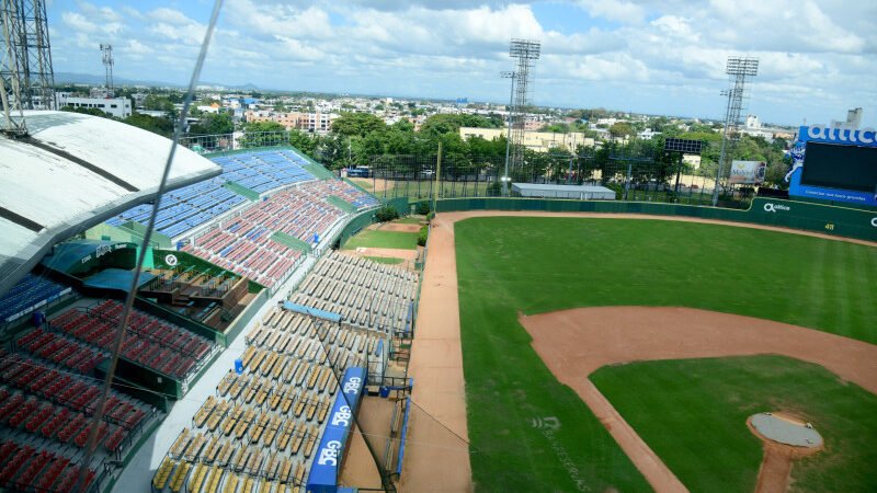 Controversia por el suelo del Estadio Quisqueya