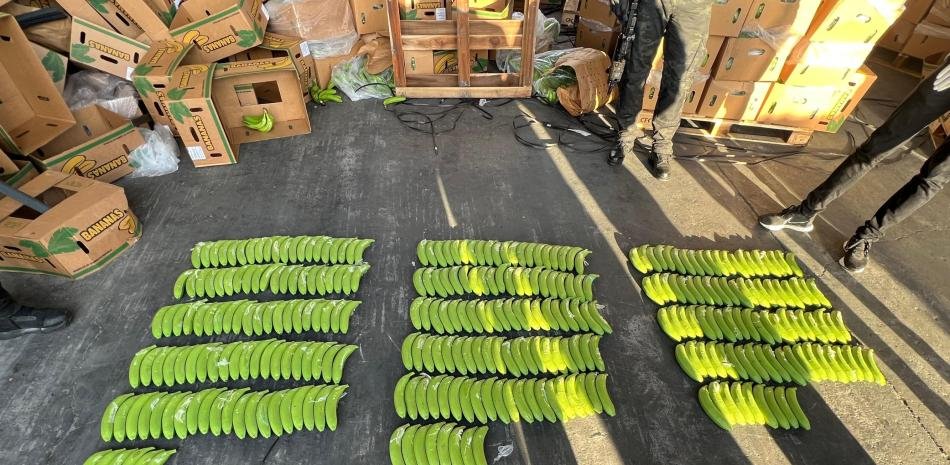 Guineos de cerámica llenos de cocaína en puerto Manzanillo