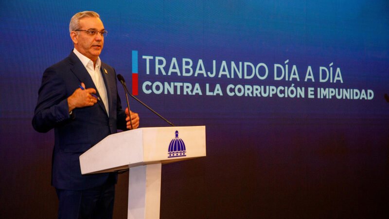 Presidente pide se investigar «más allá» licitación de la OCI cancelada