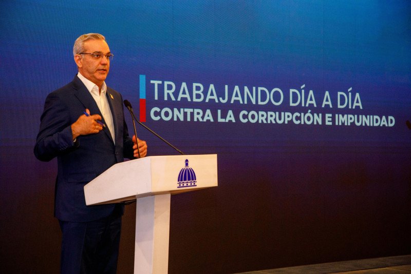 Presidente pide se investigar «más allá» licitación de la OCI cancelada