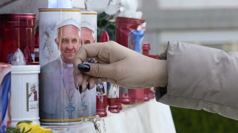 El papa Francisco se encuentra en estado grave