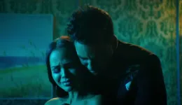 Romeo Santos asustado mientras se sumergía en el agua durante un video