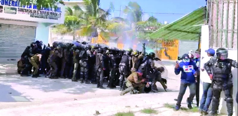 La marcha en Hoyo de Friusa matizada con disturbios y reprimendas