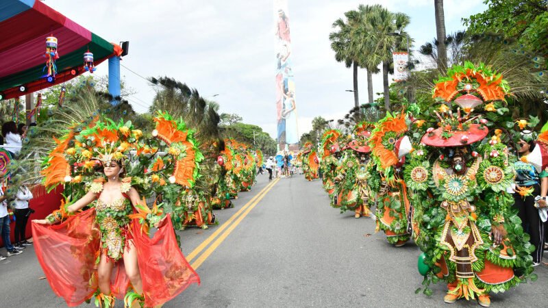 Vestimenta y colores en el Carnaval Dominicano  de este domingo