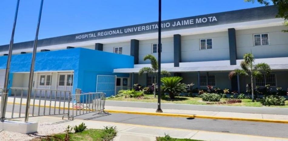 Rocían con gasolina y prenden fuego a mujer frente sus tres hijas en Vicente Noble