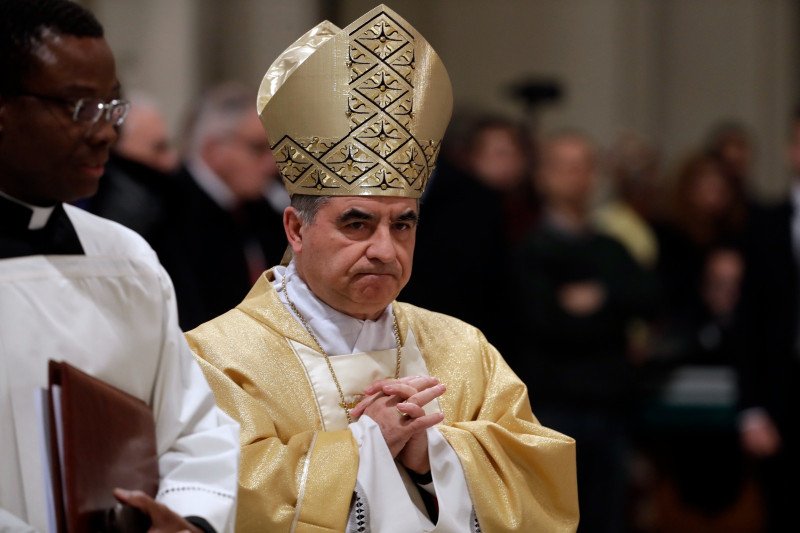 Angelo Becciu se aparta del cónclave: «He decidido obedecer la voluntad del papa Francisco»