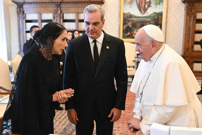 Pareja Presidencial viajan este viernes a Roma para el funeral del papa Francisco