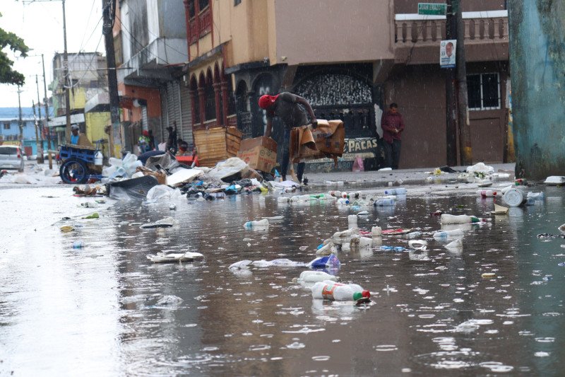 Calles intransitables y repletas de basura