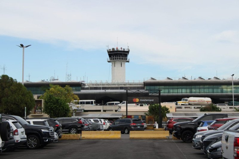 Informan que solucionan falla en la terminal B del AILA