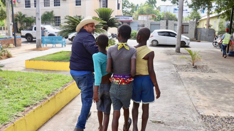 Alcalde de Dajabón invita a adoptar niños haitianos