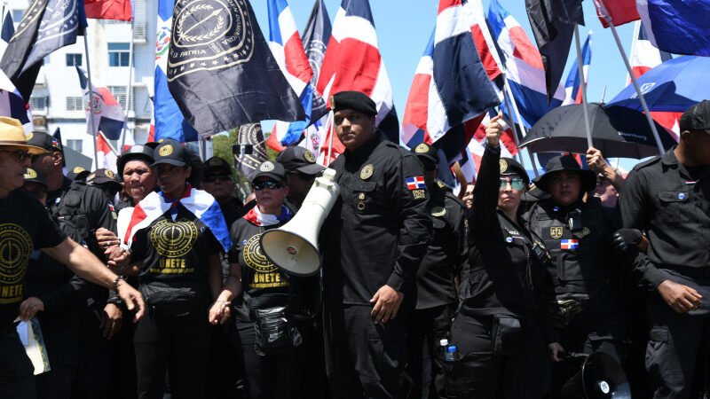 Antigua Orden Dominicana marchó en rechazo a la regulación de redes sociales