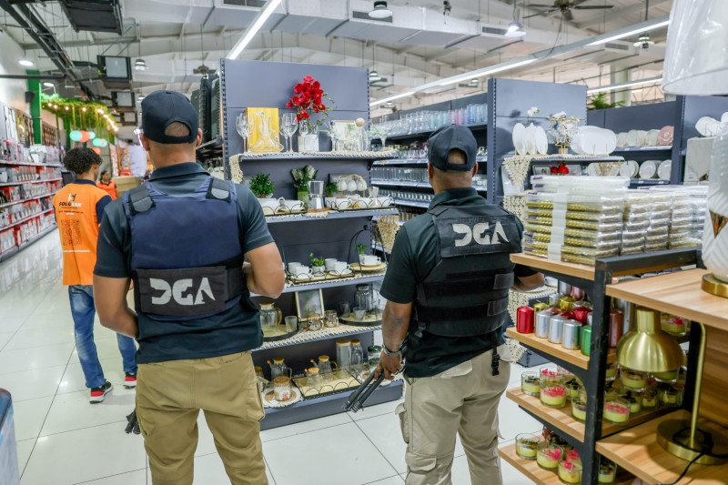 DGA sigue fiscalizando a empresas de chinos