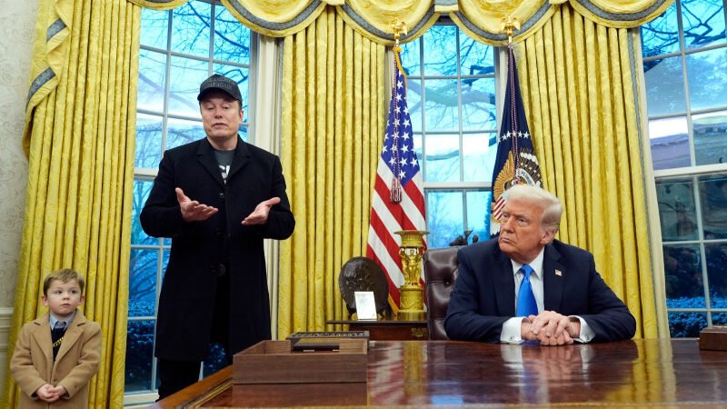 Elon Musk sale del Gobierno de Trump