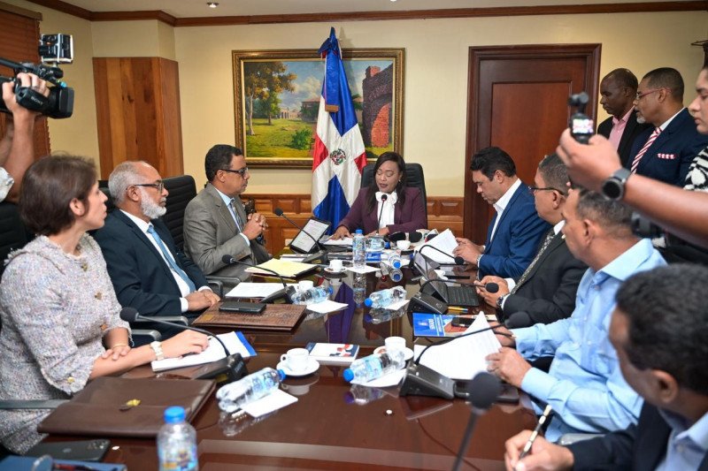 Eliminar o no regulación a redes sociales en reforma a Ley 61-32