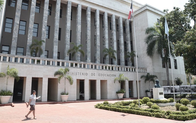 Suspenden docencia en Santo Domingo, San Cristóbal y Monseñor Nouel por vaguada