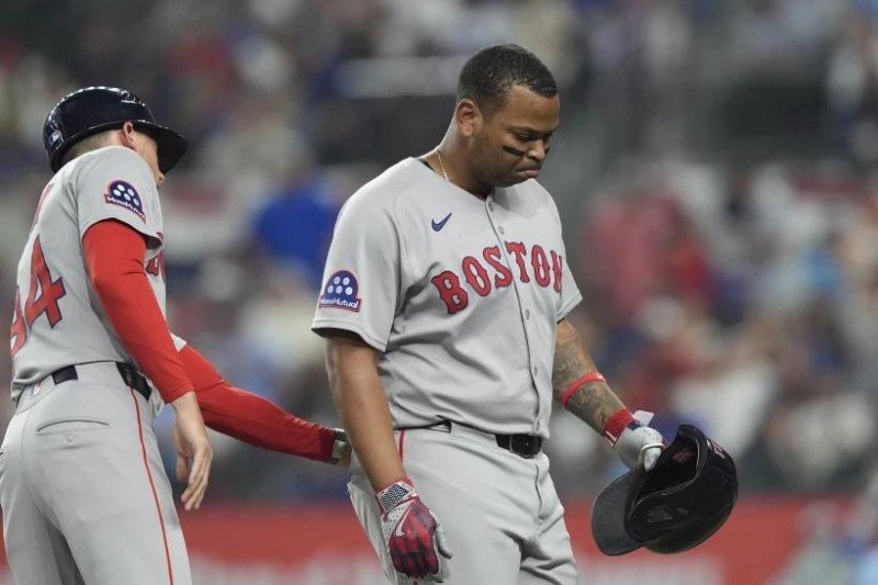 Rafael Devers negado a jugar primera base enfrentando al gerente de los Red Sox