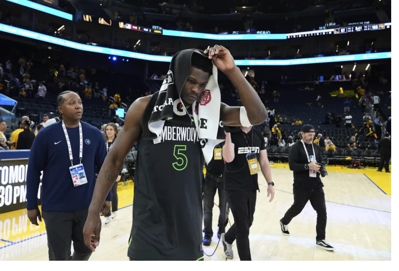 Edwards y Randle guían a Wolves a triunfo 102-97 sobre Warriors para adelantarse 2-1 en la serie