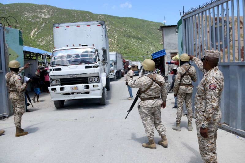 Bandas haitianas revolotean en Malpasse