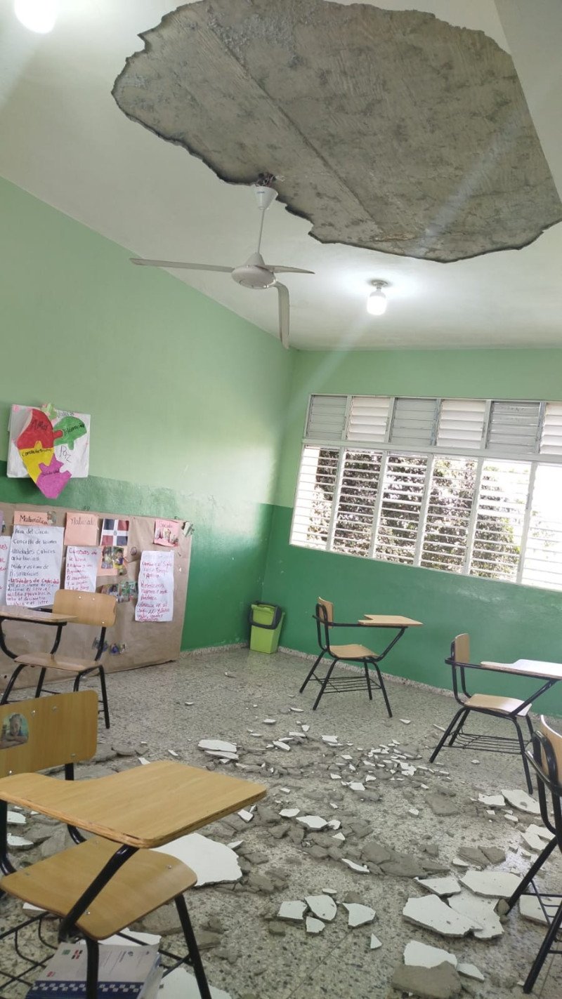 Cae parte del techo de escuela Señora del Socorro y de la Escuela Básica Fidelina Féliz Matos en La Guázara, de Barahona