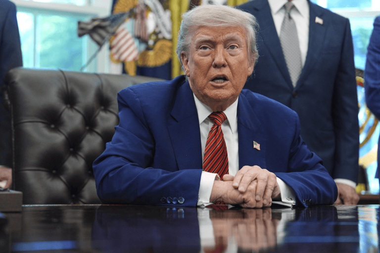 Trump no se detiene: Amenaza con aranceles del 25% a Samsung y otros fabricantes