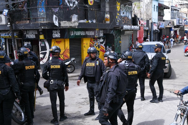 Arrestos y puntos de droga desmantelados en la 42 de Capotillo