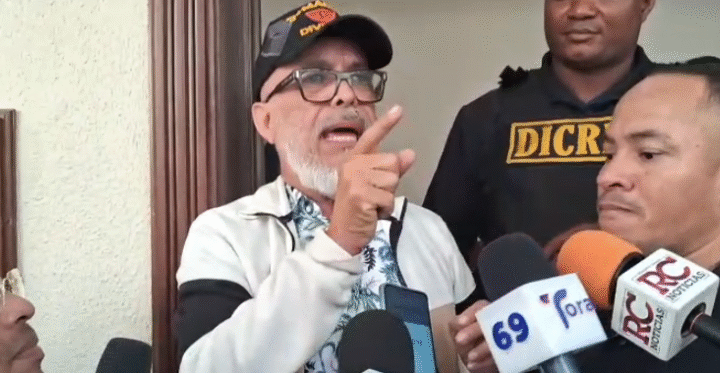 Impedimento de salida y brazalete electrónico para Ángel Martínez