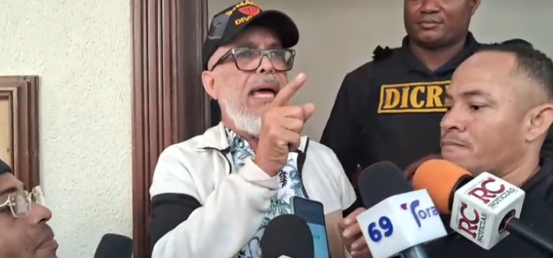 Impedimento de salida y brazalete electrónico para Ángel Martínez