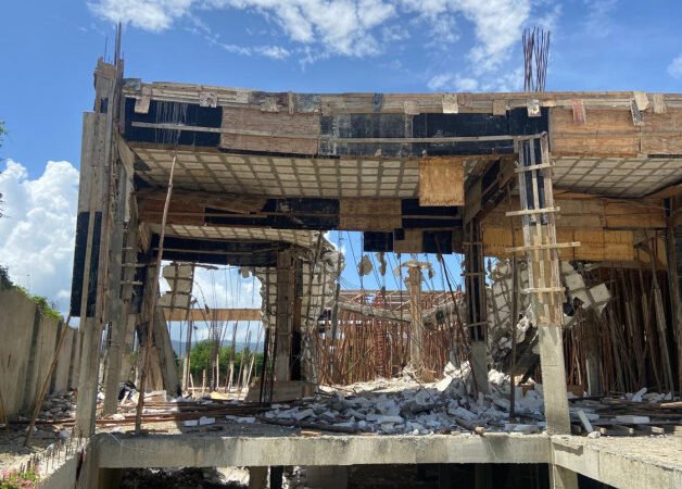 Se desploma una estructura en Santiago