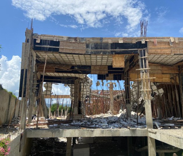 Se desploma una estructura en Santiago