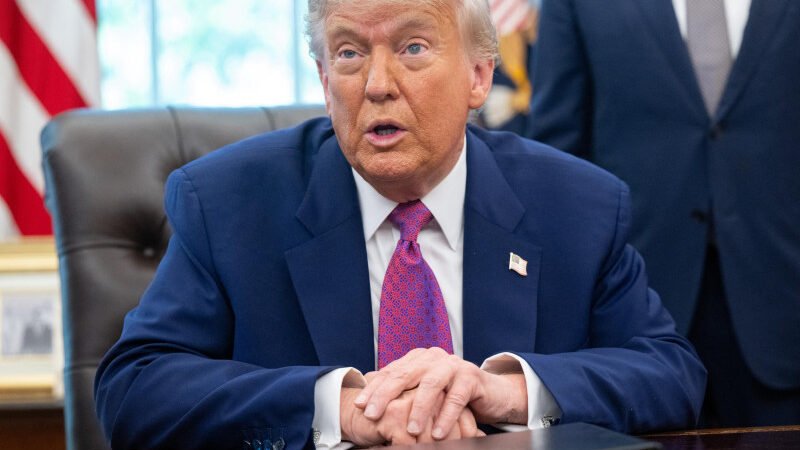 Donald Trump  presidirá desfile militar en medio de una protesta nacional   y su cumpleaños