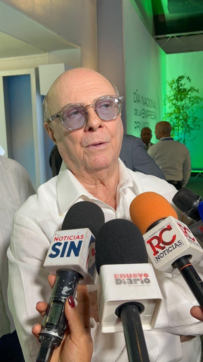 Mejía respalda plan de regularización de mano de obra haitiana