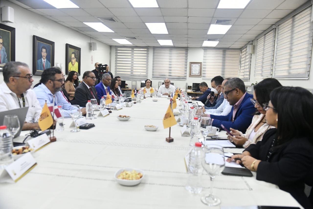 JCE presenta el Observatorio del Registro Civil a miembros del Observatorio de Políticas Migratorias