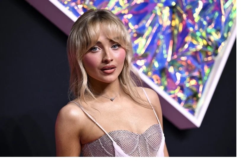 Sabrina Carpenter con fotos sensualísimas genera ataques