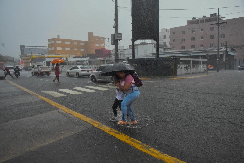 Seis provincias en alerta verde por vaguada