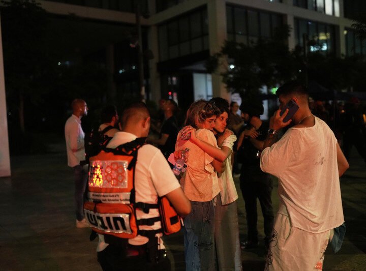 Misiles Iraníes penetran las defensas de Israel y caen en Tel Aviv