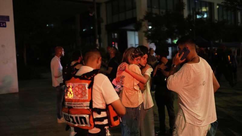 Misiles Iraníes penetran las defensas de Israel y caen en Tel Aviv