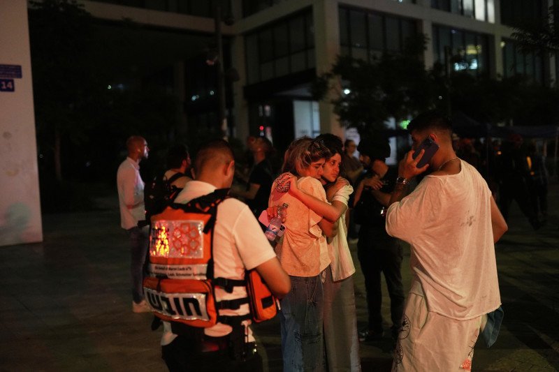 Misiles Iraníes penetran las defensas de Israel y caen en Tel Aviv