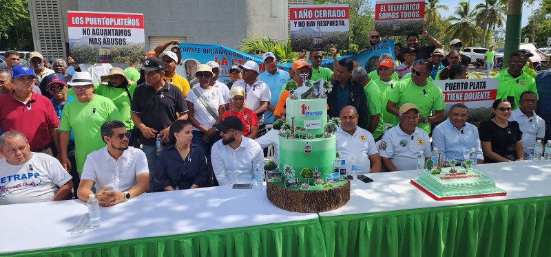 Celebran irónicamente  el cumplamos del cierre del Teleférico de Puerto Plata