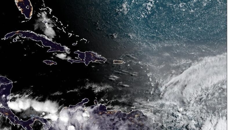 Vaguada y onda tropical siguen generando lluvias en RD
