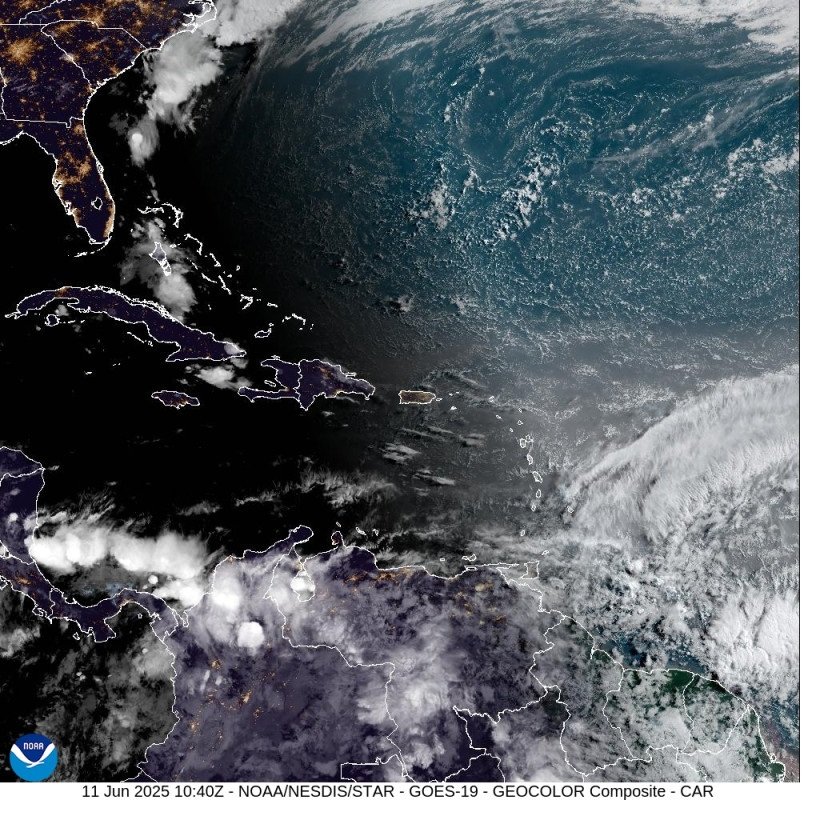 Vaguada y onda tropical siguen generando lluvias en RD