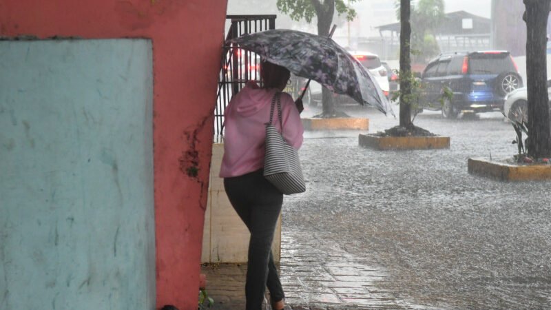 Lluvias este domingo con temperaturas muy calurosas