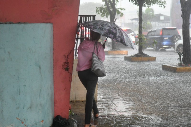 Lluvias este domingo con temperaturas muy calurosas
