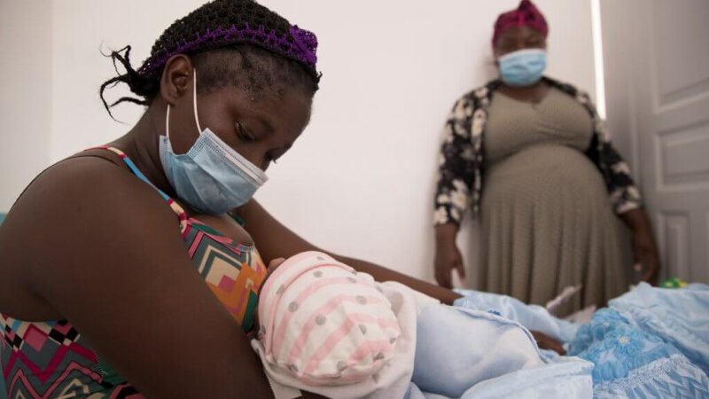 Haitianas llegan deterioradas a parir a los hospitales dominicanos
