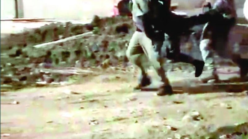 Apedrean militares en la frontera